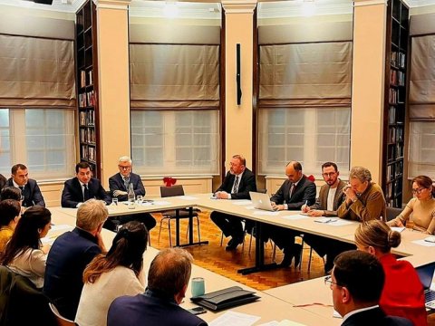 Hikmət Hacıyev RUSI İnstitutunda görüş keçirdi 