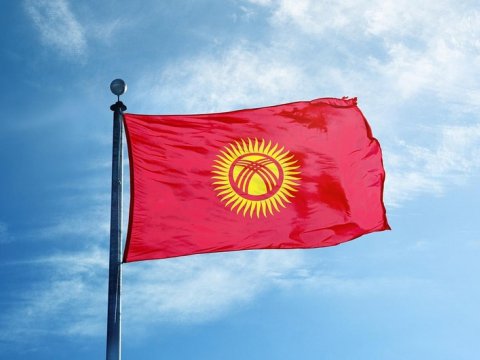 Qırğızıstan bayrağına dəyişiklik edildi