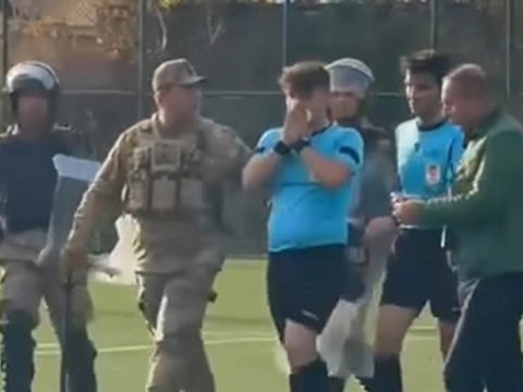 Türkiyədə daha bir futbol hakimi döyüldü - FOTO