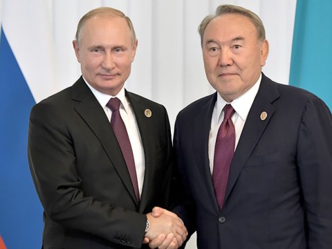 Putin Nazarbayevlə görüşüb