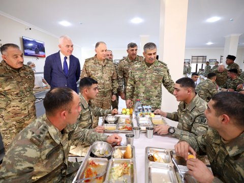 Zakir Həsənov Laçında hərbçilərlə görüşdü - VİDEO