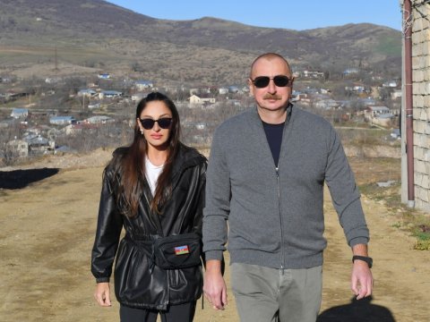 Prezident və xanımı Qırmızı Bazar qəsəbəsində - FOTOLAR