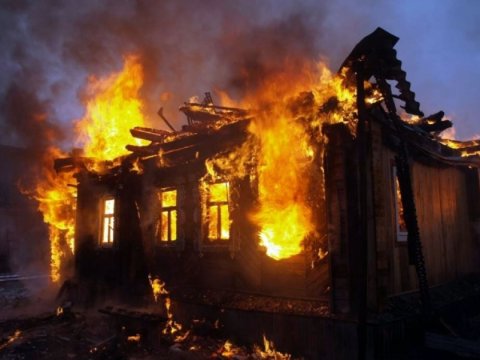 5 otaqlı evdə YANĞIN