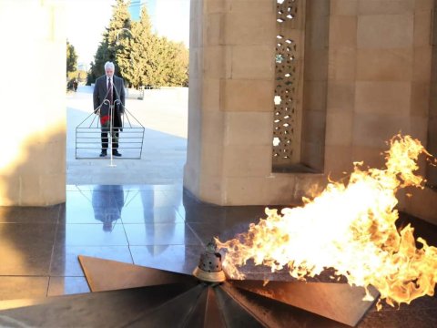 ABŞ səfiri Şəhidlər Xiyabanında - FOTO