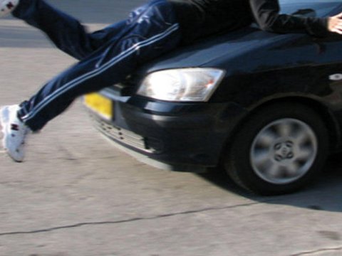 İki gənci maşın vurdu - Biri öldü