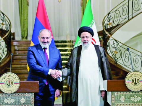 Rəisi və Paşinyan arasında 