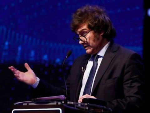 Yeni prezident fövqəladə vəziyyət elan etdi