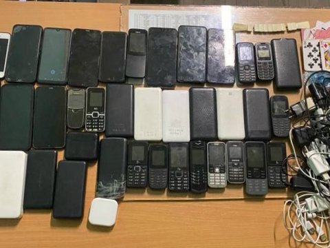 Ermənistanda hərbi hissələrdən 4 min smartfon yığılıb