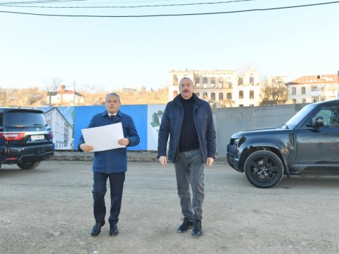 Şuşa şəhərinin Qarabağ küçəsində aparılan tikinti işləri ilə tanışlıq - FOTOLAR