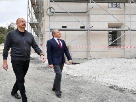 Prezident Aşağı Gövhər Ağa məscidində aparılan bərpa işləri ilə tanış oldu