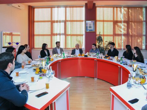 Rektor universitetin fəal tələbələri ilə görüşdü - FOTO