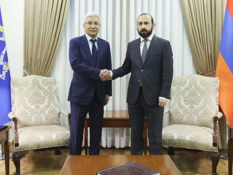 KTMT Baş katibi Mirzoyanla Qafqazı müzakirə etdi 