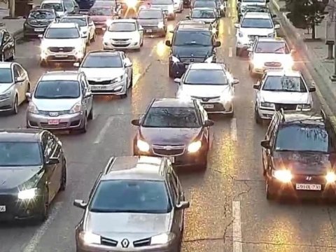 Bakının əsas yollarında TIXAC var