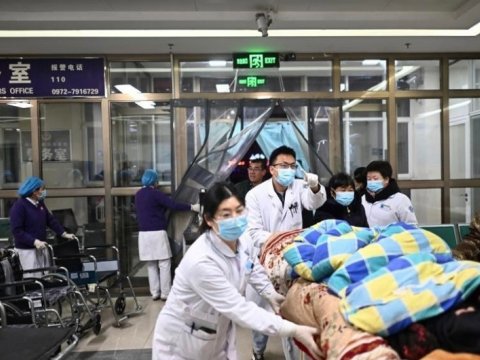 Çində zəlzələdən ölənlərin sayı 144-ə çatıb