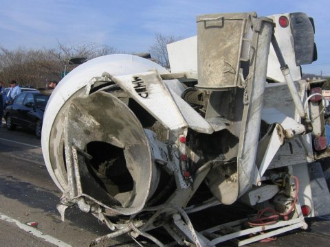 Xocavənddə beton maşını aşdı - Ölən və xəsarət alan var