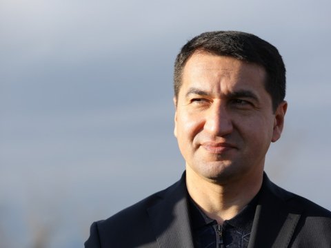 Hikmət Hacıyev dövlət başçısını təbrik etdi