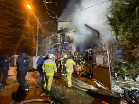 Ukraynada yaşayış binasında partlayış - Ölənlər var