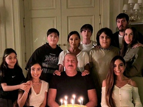 Prezident doğum günündə ailəsi ilə - FOTO