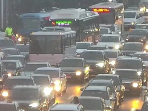 Bakının 12 yolunda sıxlıq var - SİYAHI