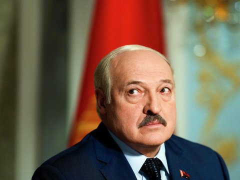 Lukaşenko da Peterburqa yollandı