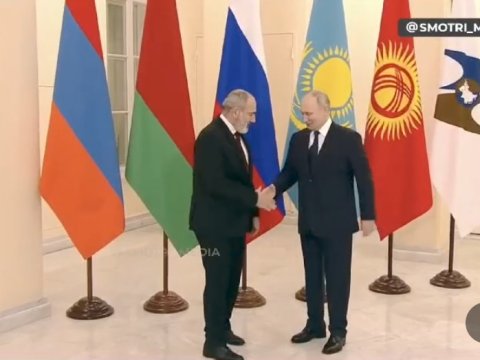 Putin Paşinyanı belə qarşıladı - VİDEO