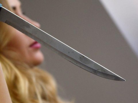 Bakıda qız atasını BIÇAQLADI