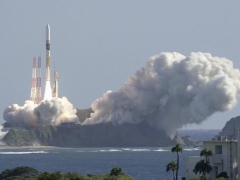 Yapon kosmik aparatı Ay orbitinə daxil oldu