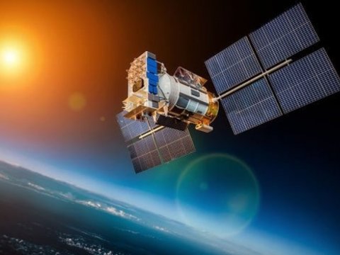 Çin üç peykini orbitə çıxardı