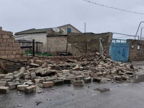 Qadının üzərinə hasar aşdı, ÖLDÜ