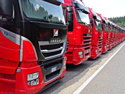 Lars yolunda 1200 yük maşını ilişib qalıb