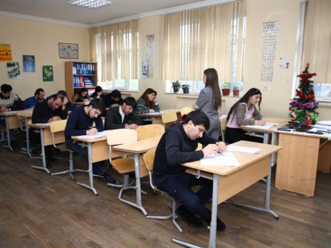 Eksternat imtahanlarında 1 223 nəfər iştirak etdi