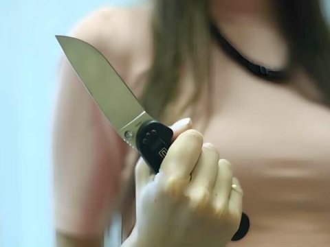 Bakıda 17 yaşlı qız atasını niyə bıçaqlayıb? - 