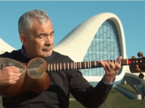 Azərbaycan tarının vurğunu olan avstraliyalı - VİDEO