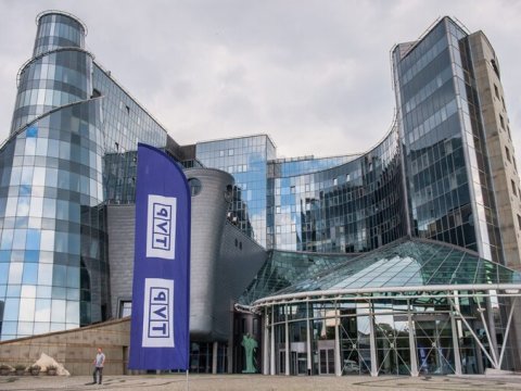 Bu ölkədə dövlət televiziya və radiosu ləğv edildi 