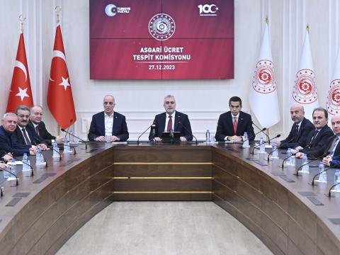 Türkiyədə minimum əmək haqqı 49% ARTIRILDI