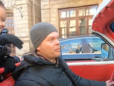 Turistlərə bələdçilik edən ingilis: “İçərişəhərin tarixi həmişə maraqlı olub” - VİDEO