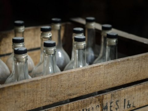 Bu müəssisələr saxta alkoqollu içkilər istehsal edirlər - SİYAHI