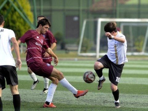 Hakimləri təhqir edən futbolçular cəzalandırıldı