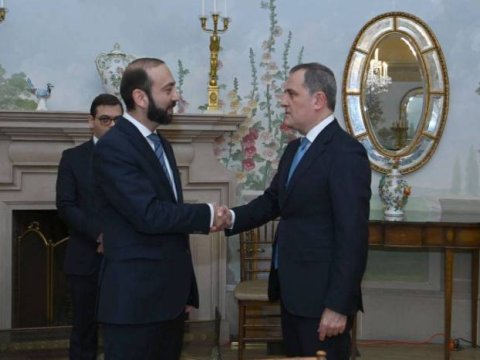 Ceyhun Bayramov Mirzoyanla sərhəddə görüşə bilər