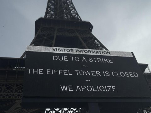 Eyfel qülləsi bağlandı - İşçilər tətil elan etdi