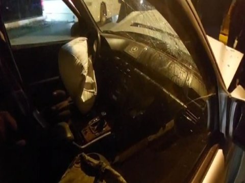 Bakıda maşın məscidin hasarına çırpıldı - Ölən var