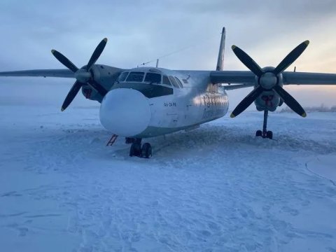 Rusiyada təyyarə donmuş çaya eniş edib - Pilot səhvi...