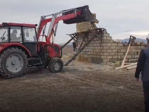Qanunsuz tikililər söküldü - VİDEO