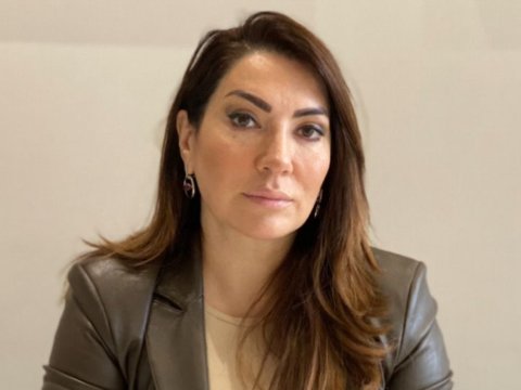 “Uşaqları erkən nikaha itələyənlər sərt cəza almalıdır”