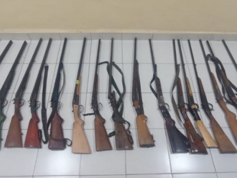 Daha 3 nəfər ov tüfəngini polis təhvil verdi