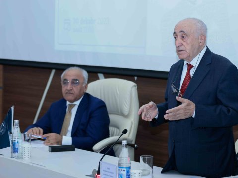 UNEC-də Şahlar Əsgərovun kitabının təqdimatı oldu - FOTO