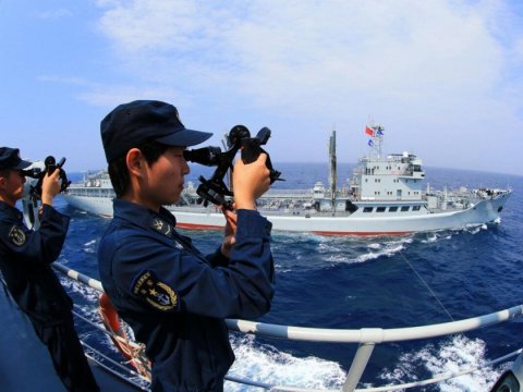 Balıqçı gəmisi tankerlə toqquşdu - 8 nəfər itkin düşdü