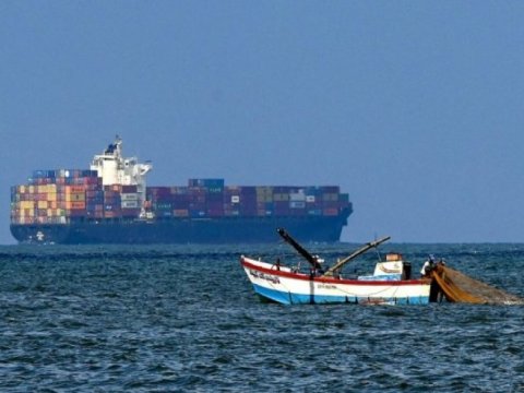 Qırmızı dənizdə konteyner raketlə vurulub