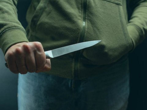 20 yaşlı gəncə dostundan 6 bıçaq zərbəsi