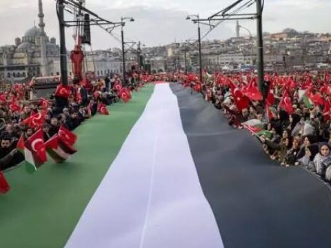 İstanbulda nazirlər və deputatlar Fələstinə dəstək yürüşünə çıxdılar